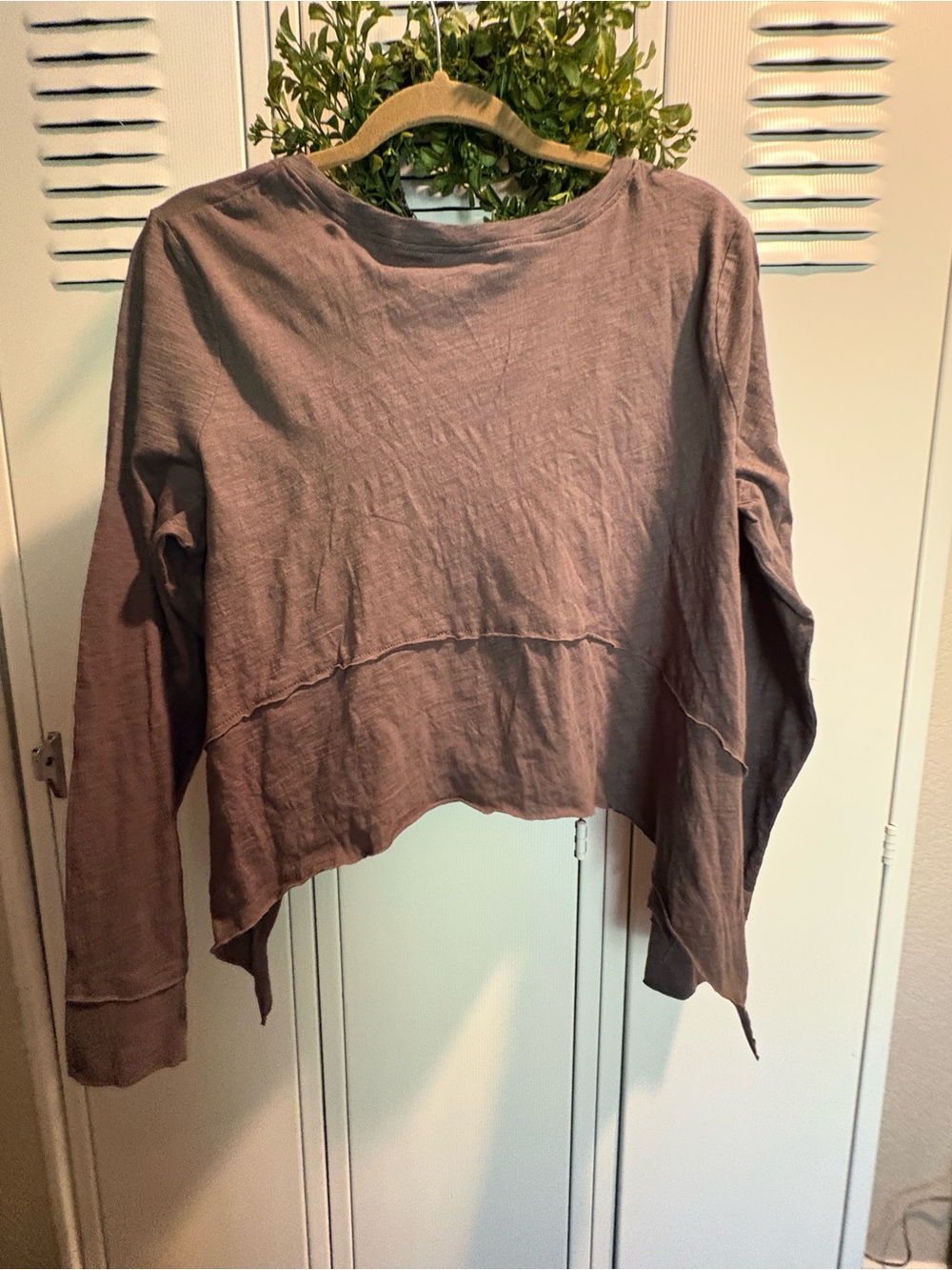 NWT Natural Life Cropped Raw Hem Long Sleeve Super Soft Tee Sz M Neutral Basic - Picture 2 of 5